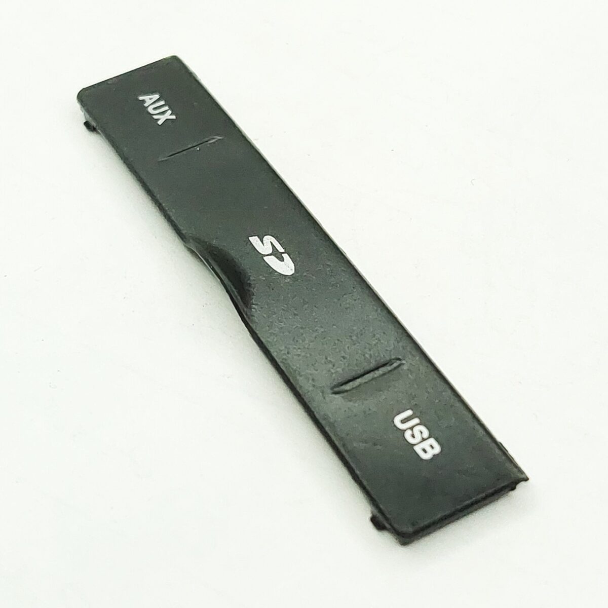 درپوش USB و AUX ضبط خودرو پژو 405 1